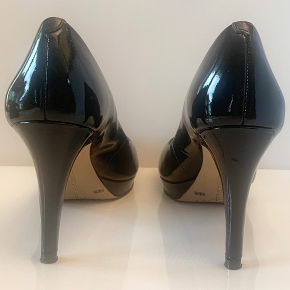 Vince Camuto - Picture 4 of 7